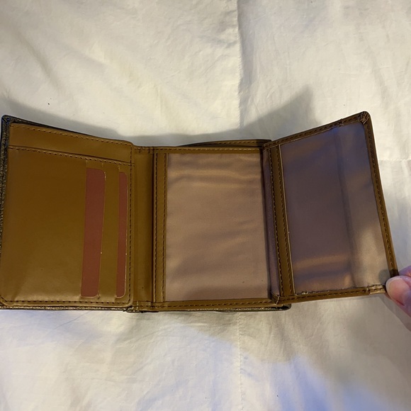 Fashionable multi-compartment wallet by Burghley - ample slots and sections NWT - Picture 10 of 11